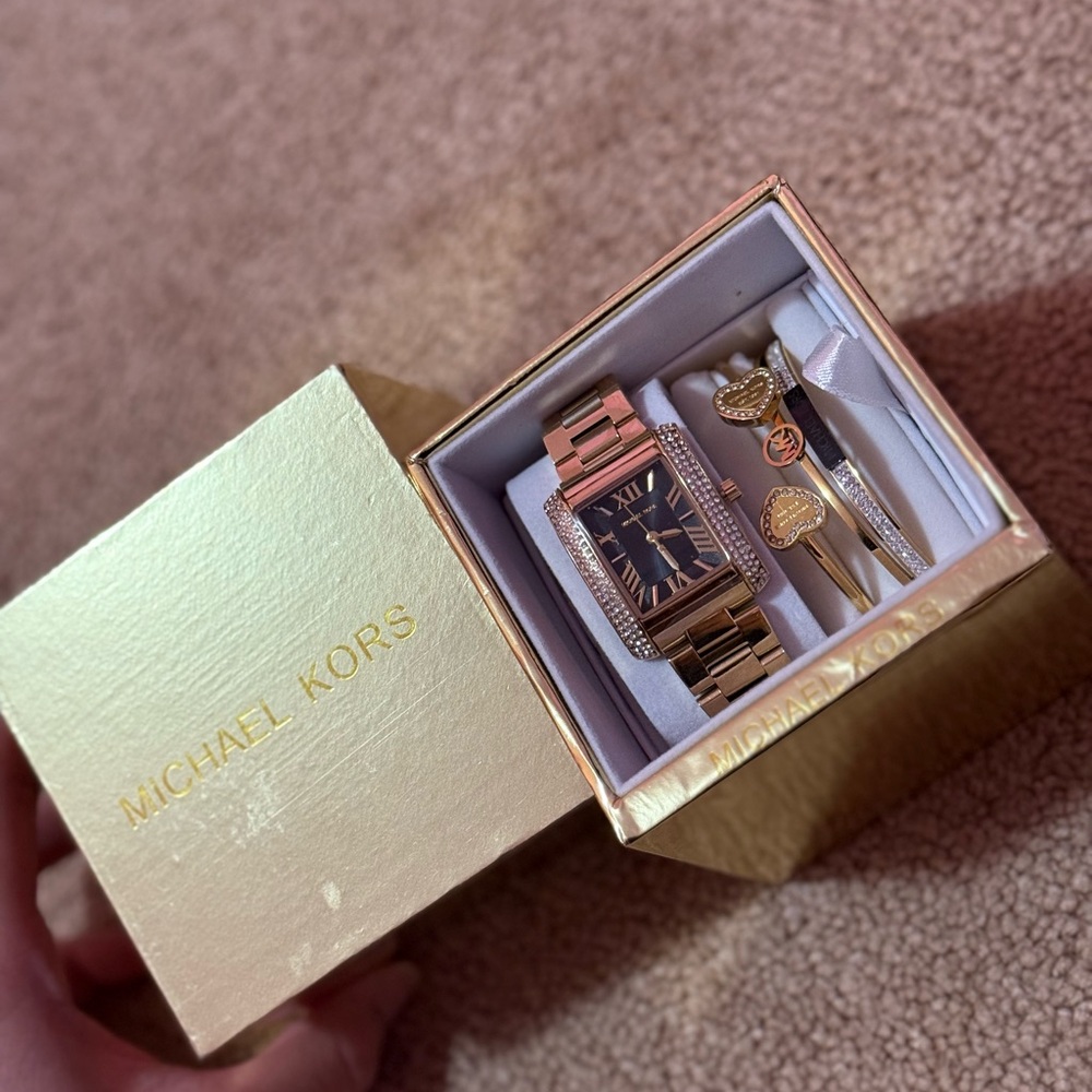 Michael Kors Gold Watch Timeless Elegance